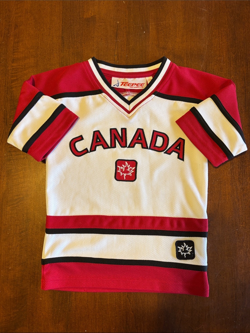 CANADA Red & White Kid's Hockey Jersey Size 2/4 (B-28)